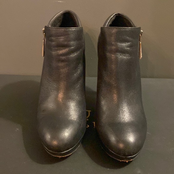 Vince Camuto Leather Moto-Style Ankle Boots with Gold Hardware | Pre-Loved - Picture 4 of 8